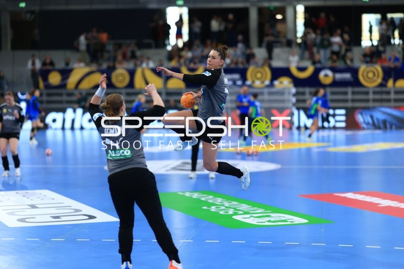 Emily Vogel (20; Deutschland) in Aktion