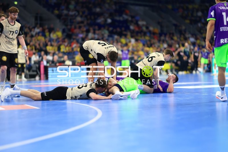 Szene mit Johannes Wasielewski (77; Bergischer HC) und David More (15; Rhein Neckar Löwen)