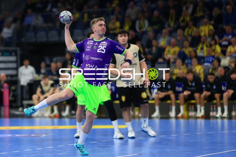 Szene mit Haukur Thrastarson (25; Rhein Neckar Löwen), Kevin Gerwin (49; Rhein Neckar Löwen) und Tim Nothdurft (28; Rhein Neckar Löwen)