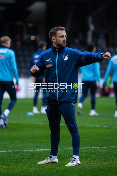 Trainer gibt Anweisungen