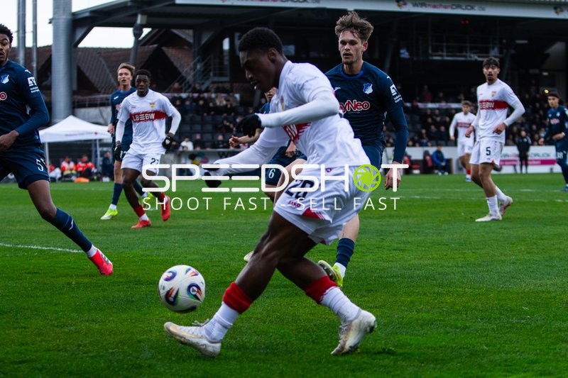 Spieler mit Ball in Aktion