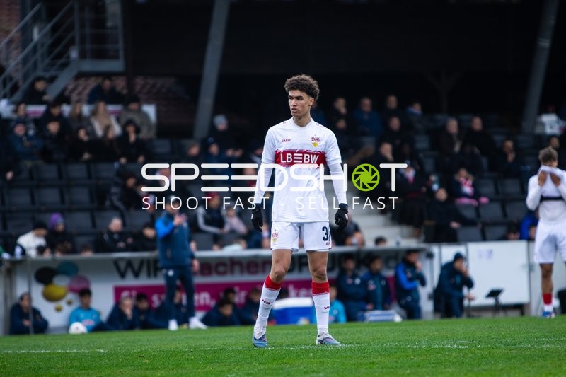 Spieler Noah Darvich (31; VfB Stuttgart II) auf dem Feld