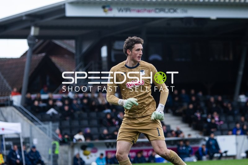 Torwart Lukas Petersson (1; TSG Hoffenheim II) in Aktion