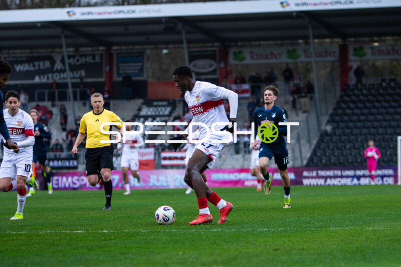 Spieler mit Ball in Aktion