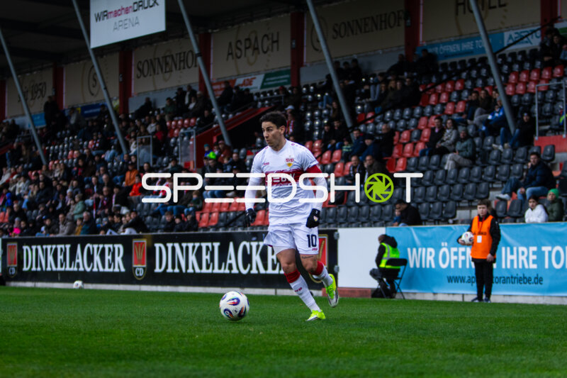 Spieler mit Ball in Aktion