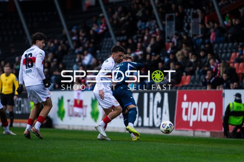 Zweikampf um den Ball