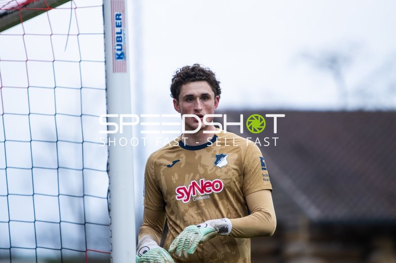 Torwart Lukas Petersson (1; TSG Hoffenheim II) in Aktion