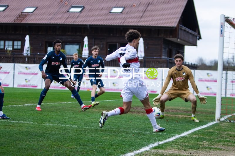 Torabschluss vor dem Tor