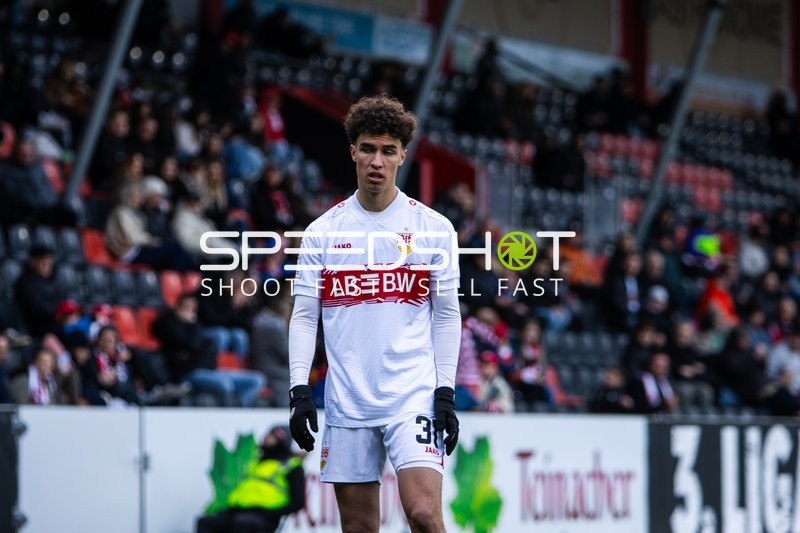 Spieler Noah Darvich (31; VfB Stuttgart II) in Aktion
