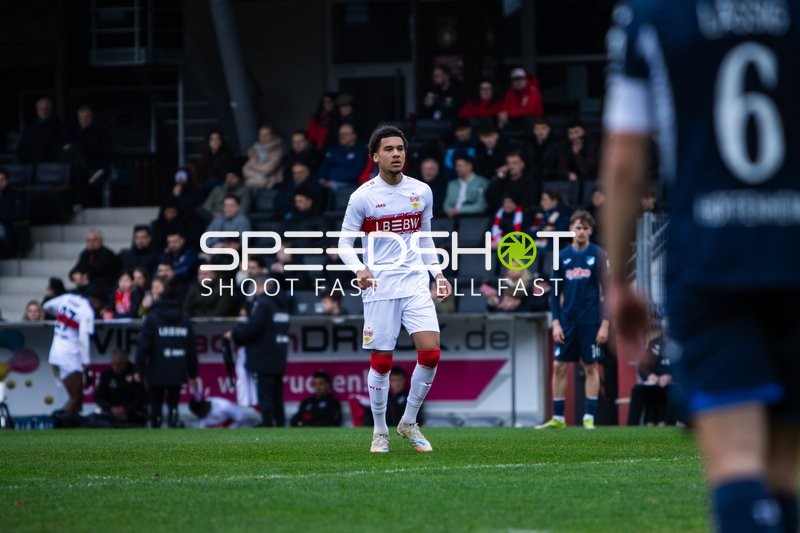 Spielszene mit Kenny Freßle (19; VfB Stuttgart II)