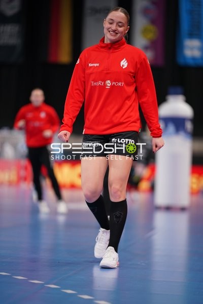 Spieler von Team HSG Bensheim/Auerbach beim Aufwärmen