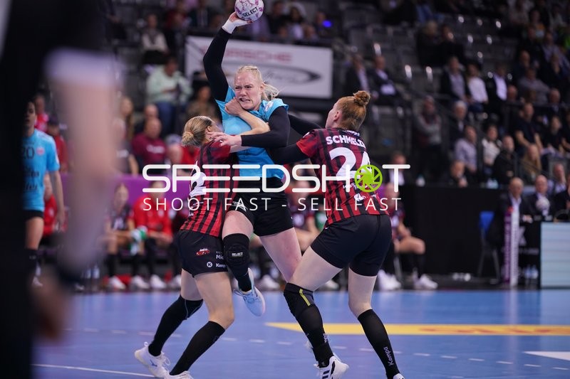 Szene mit Johanna Reichert (29; Thüringer HC) und Gegnerinnen