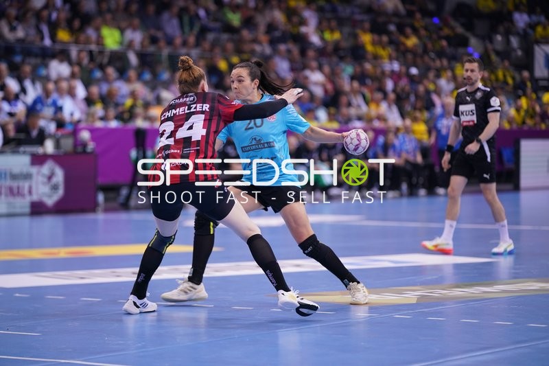 Szene mit Meike Schmelzer (24; HSG Bensheim/Auerbach) und Jana Scheib (20; Thüringer HC)