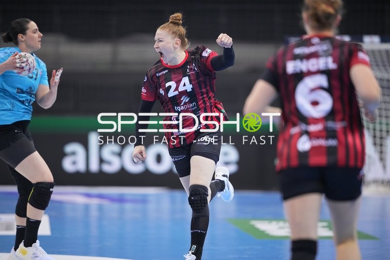 Szene mit Josefine Hanfland (57; Thüringer HC) und Meike Schmelzer (24; HSG Bensheim/Auerbach)