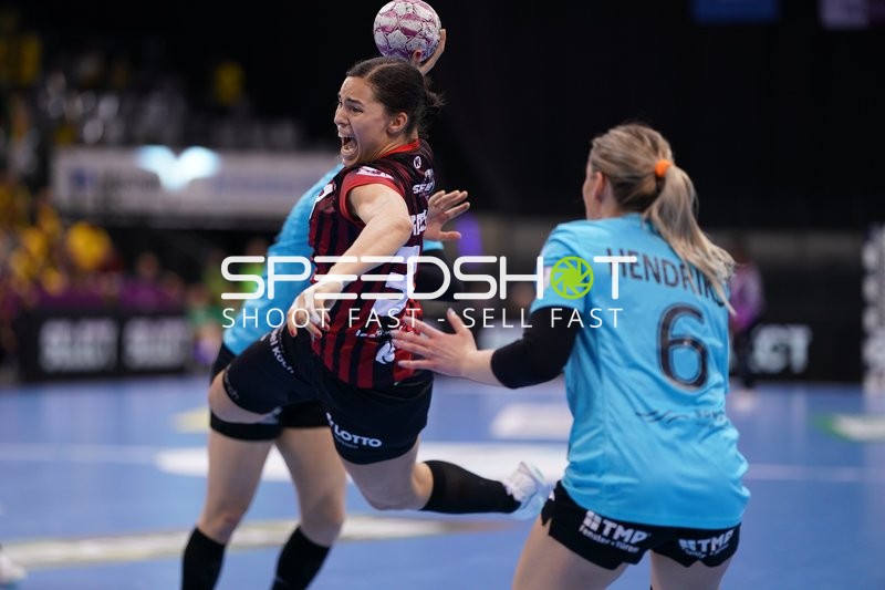 Szene mit Lucie-Marie Kretzschmar (33; HSG Bensheim/Auerbach) und Nathalie Hendrikse (6; Thüringer HC)