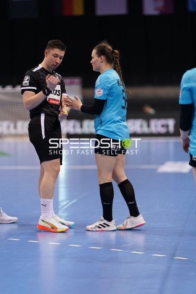 Szene mit Spielern von HSG Bensheim/Auerbach und Thüringer HC