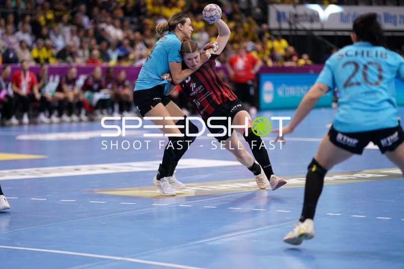 Szene mit Nina Engel (8; HSG Bensheim/Auerbach) und Gegnerin