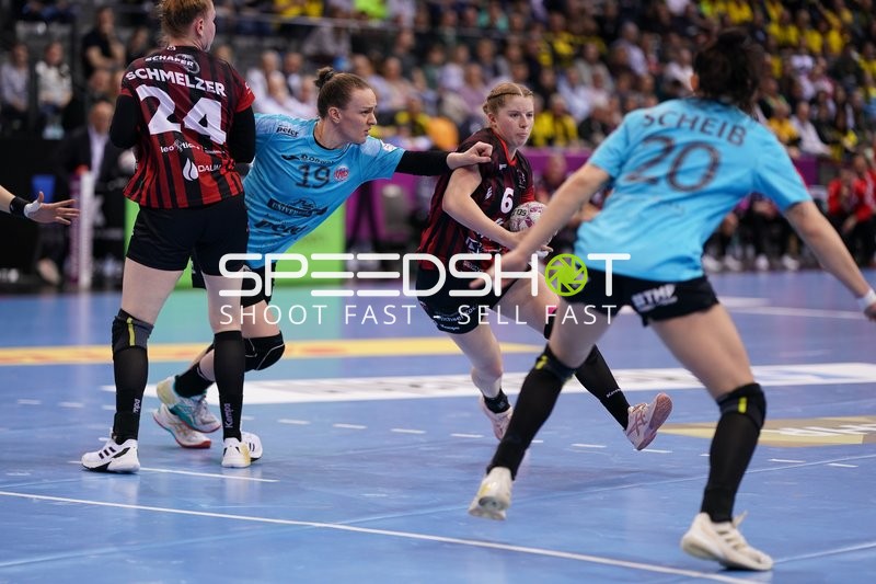 Szene mit Luca Farago (19; Thüringer HC) und Nina Engel (8; HSG Bensheim/Auerbach)