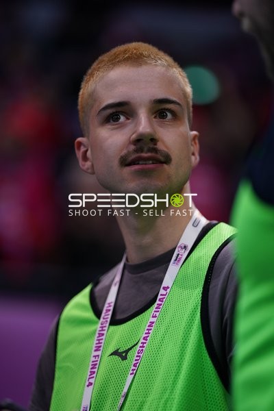 Person mit grünem Leibchen