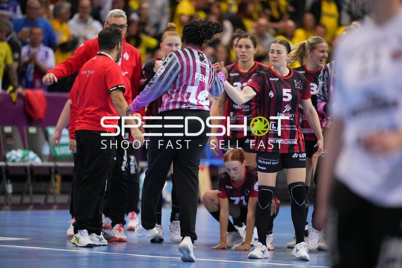 Szene mit Isabell Hurst (5; HSG Bensheim/Auerbach), Meike Schmelzer (24; HSG Bensheim/Auerbach) und Lucie-Marie Kretzschmar (33; HSG Bensheim/Auerbach)