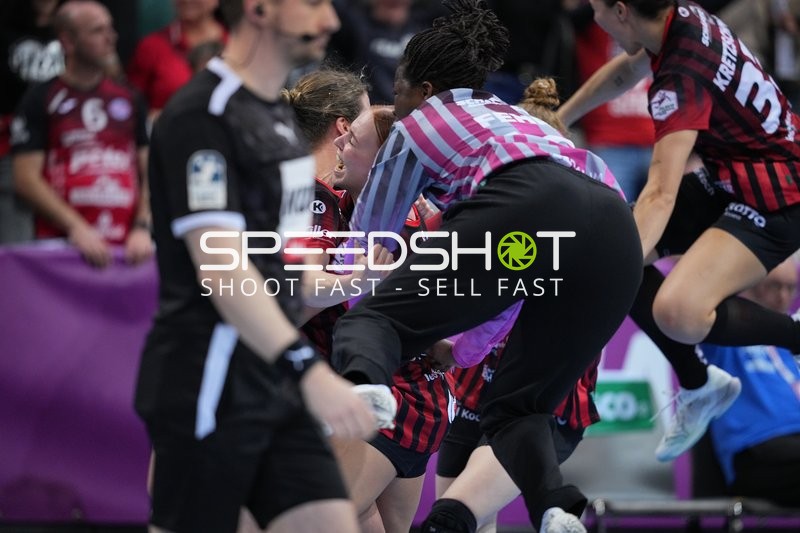 Jubel nach Tor von Amelie Berger (3; HSG Bensheim/Auerbach)