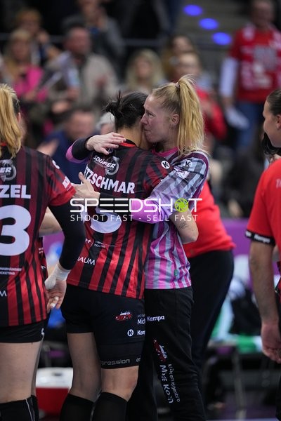 Szene mit Amelie Berger (3; HSG Bensheim/Auerbach) und Isabell Hurst (5; HSG Bensheim/Auerbach)