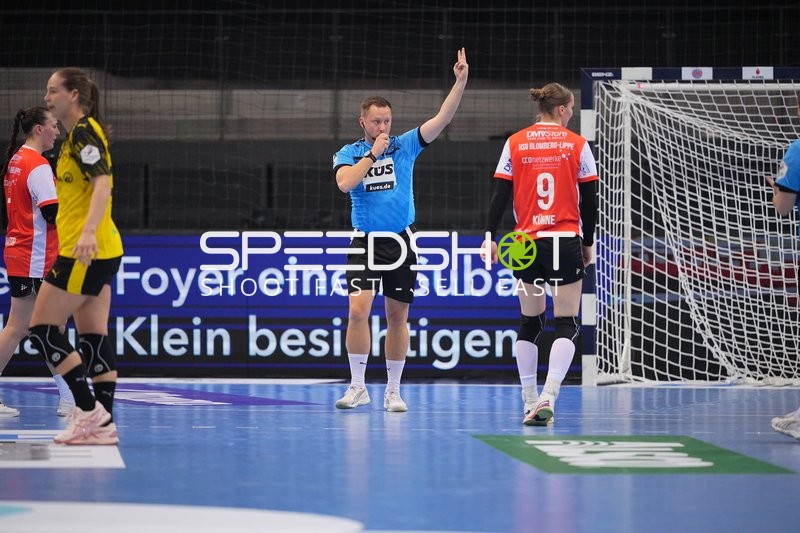Handball-Szene mit Guro Nestaker (33; Borussia Dortmund)