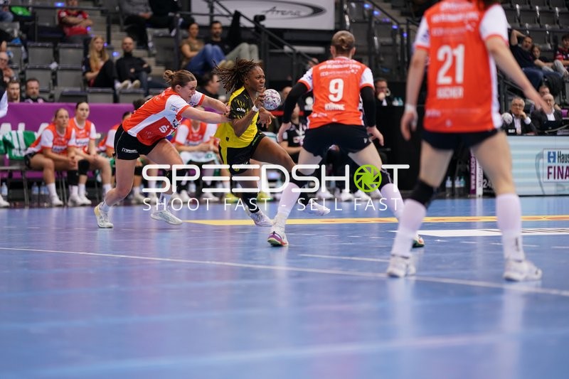 Szene mit Déborah Lassource (22; Borussia Dortmund)