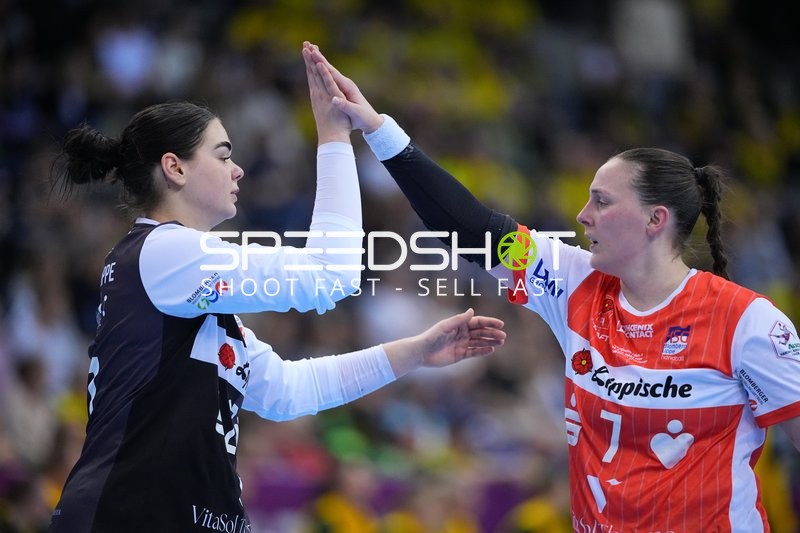 Szene mit Lara Lepschi (27; HSG Blomberg-Lippe) und Diana Dögg Magnusdottir (7; HSG Blomberg-Lippe)