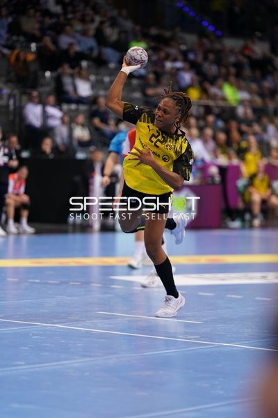 Szene mit Déborah Lassource (22; Borussia Dortmund)