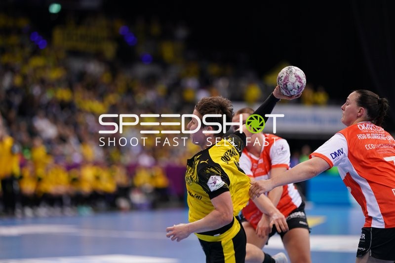 Szene mit Melinda Szikora (7; Borussia Dortmund) und Marie Michalczik (24; HSG Blomberg-Lippe)