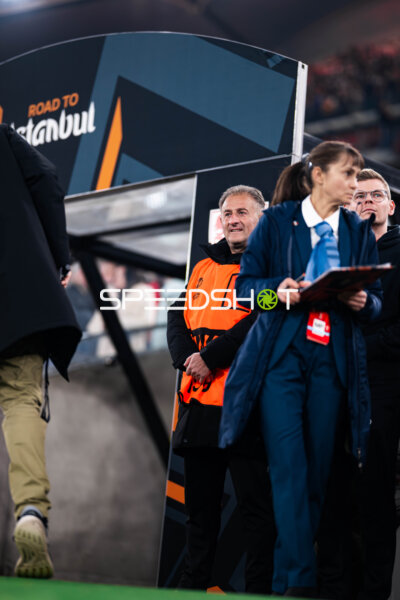 Offizielle am Spielfeldrand