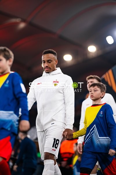 Spieler Jamie Leweling (18; VfB Stuttgart) in Aktion