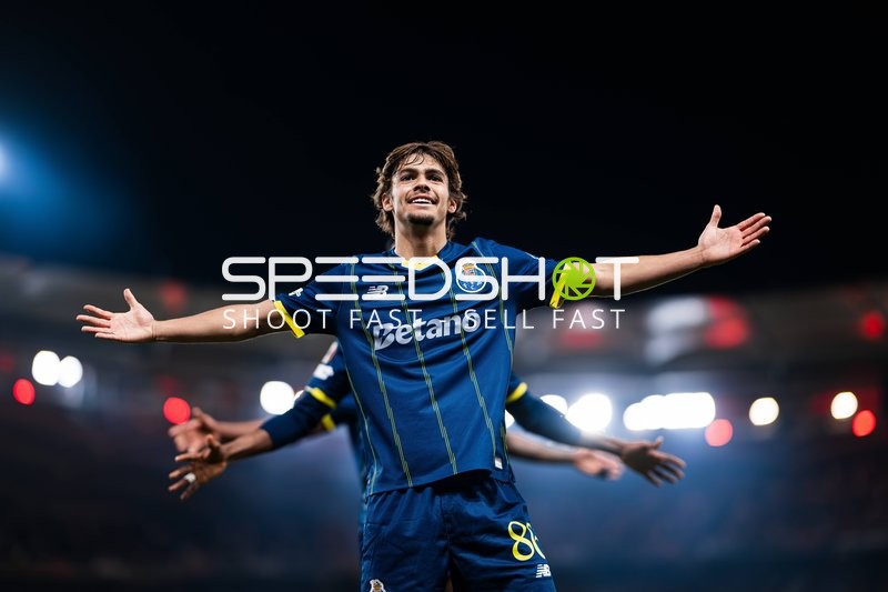 Jubelpose von Rodrigo Mora (86; F.C. Porto)