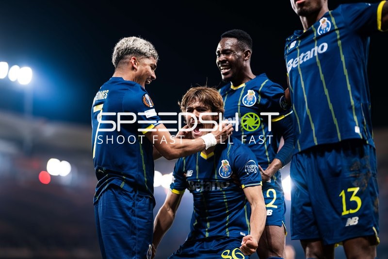 Jubelnde Spieler von Person 10761