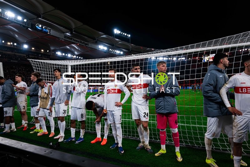 Spieler von VfB Stuttgart vor Tor