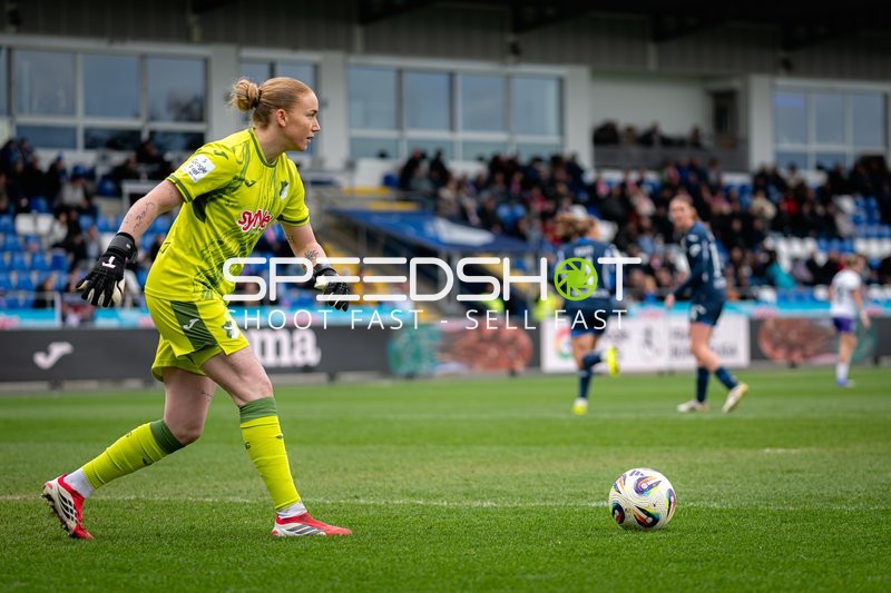 Torwart Laura Dick (1; TSG Hoffenheim) in Aktion