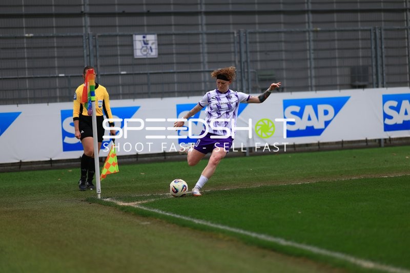 Eckstoß von Natasha Kowalski (10; SGS Essen)