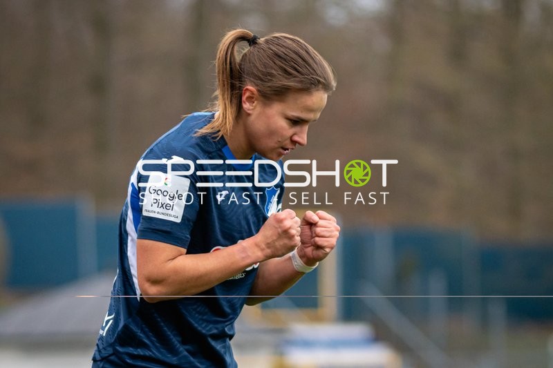 Emotionale Aktion Dominika Grabowska (16; TSG Hoffenheim)