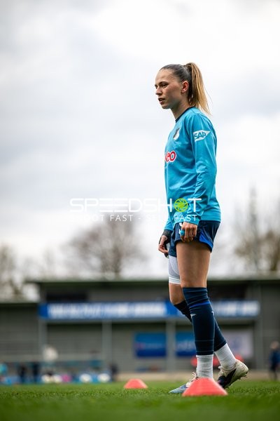 Spielerin auf dem Feld