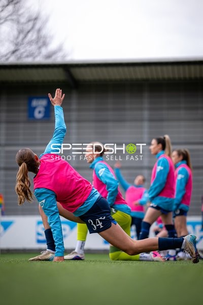 Spielerinnen beim Aufwärmen