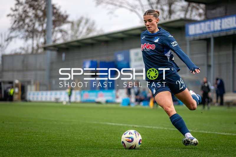 GPFBL: Selina Cerci (29; TSG Hoffenheim) am Ball