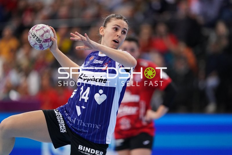 Szene mit Ona Vegue (14; HSG Blomberg-Lippe)