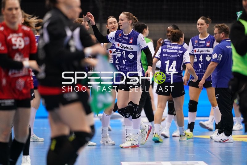 Szene mit Nieke Kühne (9; HSG Blomberg-Lippe), Nuria Bucher (21; HSG Blomberg-Lippe) und Andrea Jacobsen (4; HSG Blomberg-Lippe)