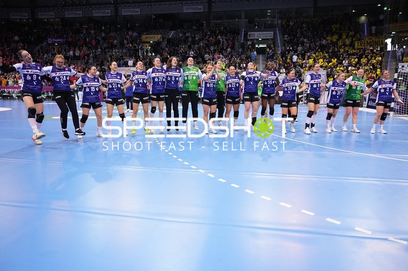 Szene mit Malin Sandberg (28; HSG Blomberg-Lippe) und Teamkollegen