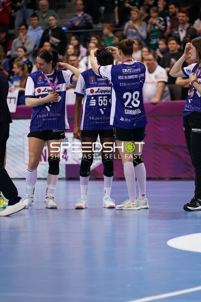 Szene mit Malin Sandberg (28; HSG Blomberg-Lippe) und Farrelle Njinkeu (55; HSG Blomberg-Lippe)