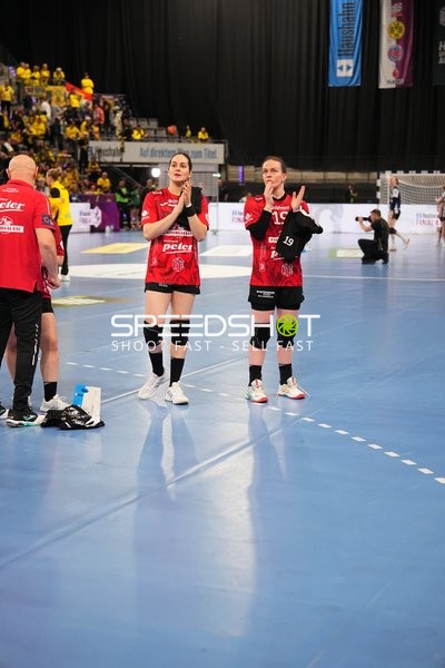 Szene mit Luca Farago (19; Thüringer HC) und Johanna Reichert (29; Thüringer HC)