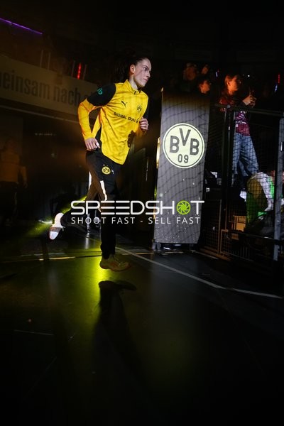 Melinda Szikora (7; Borussia Dortmund) in Aktion