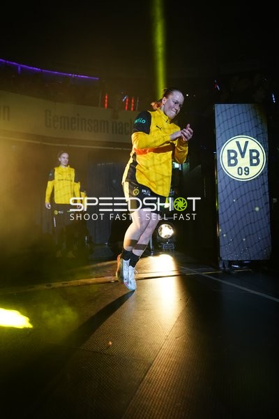 Szene mit Lisa Antl (9; Borussia Dortmund)