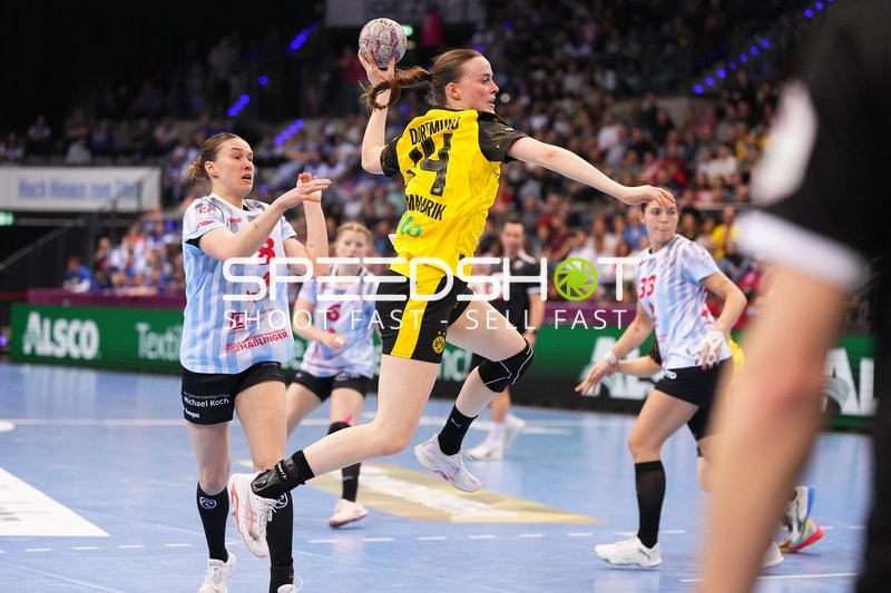 Szene mit Alieke van Maurik (14; Borussia Dortmund) und Lena Sophia Degenhardt (8; HSG Bensheim/Auerbach)